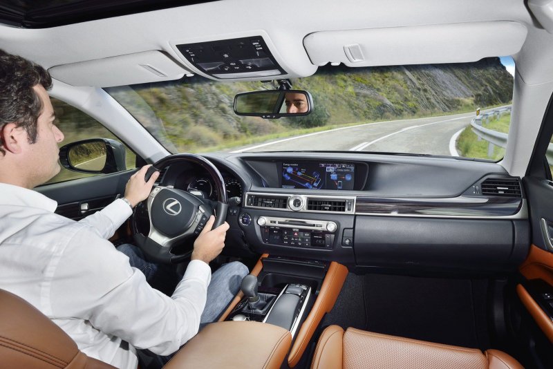 За рулем Lexus