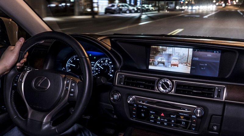 Lexus LX-570 за рулем