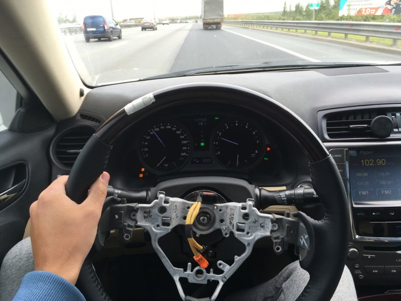 За рулем Лексуса is 250