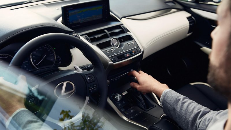 За рулем Lexus