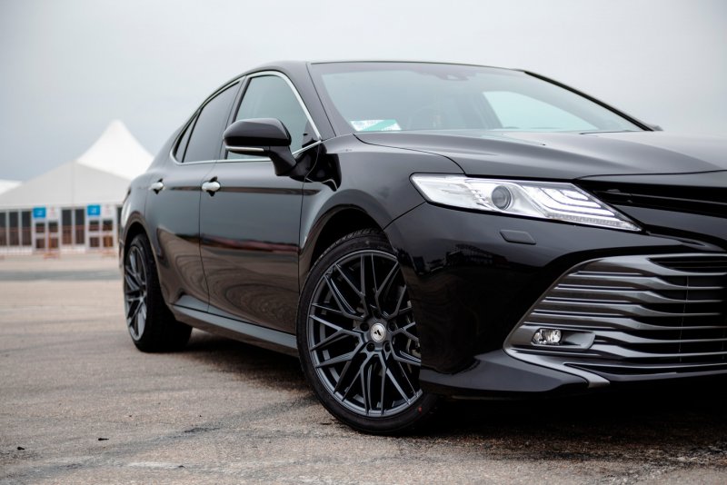 Toyota Camry v70