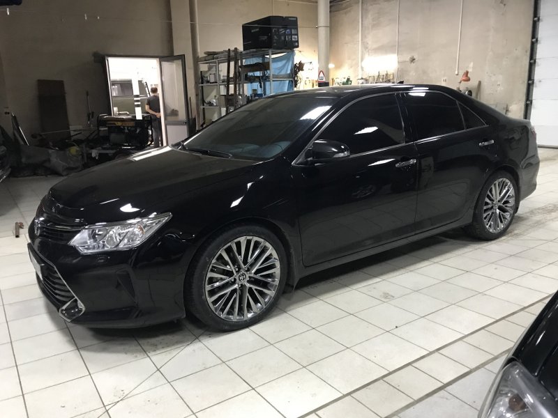 Белая Камри 55 r18
