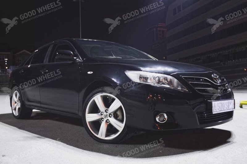 Toyota Camry v70 Vossen
