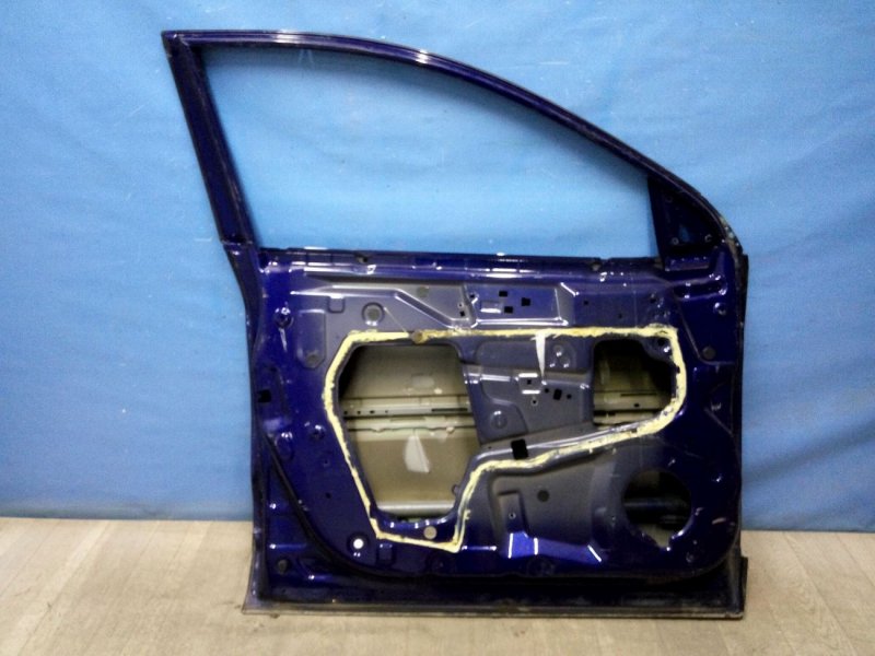 Передняя дверь Nissan j10