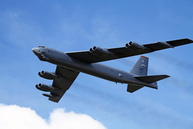 Американских стратегических бомбардировщиков b-52h Stratofortress