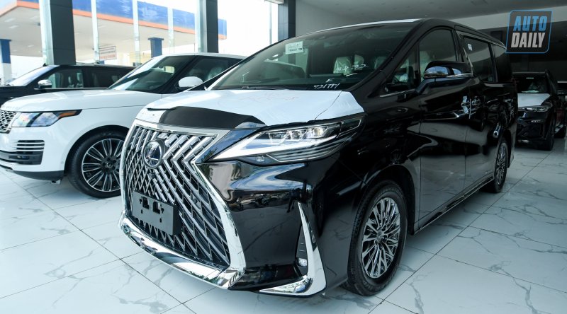 Минивэн Lexus lm300h