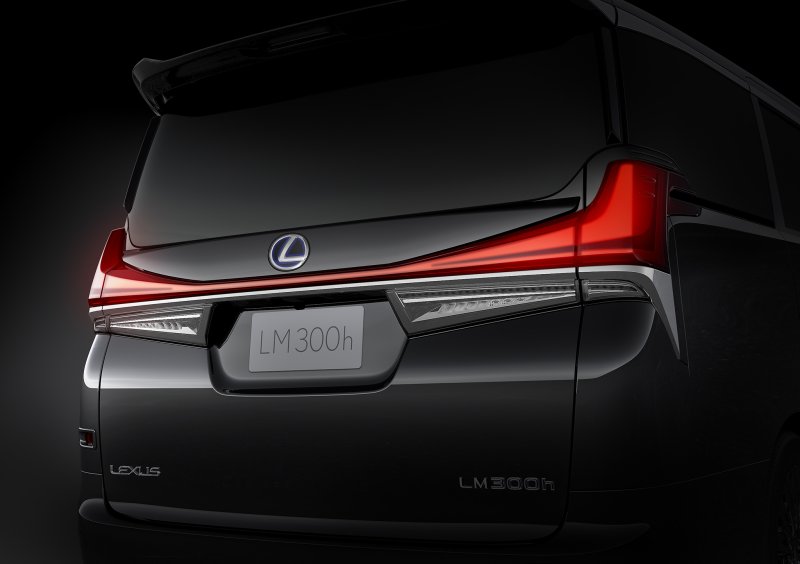 Lexus LM 350h