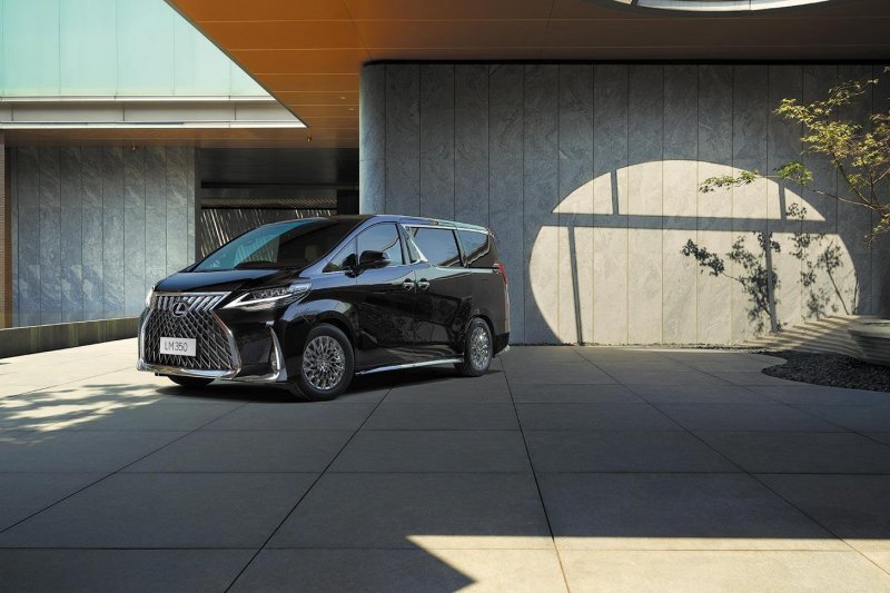Lexus LM 2020