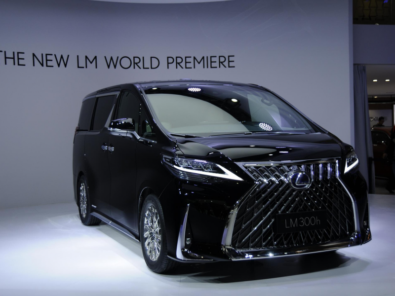 Lexus LM 300h 2020