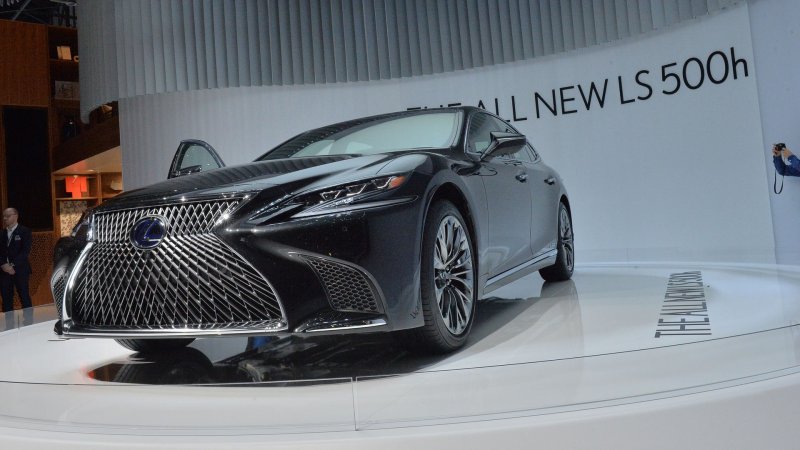 Lexus lm300h 2021