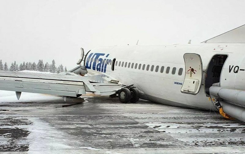 Самолет UTAIR Boeing 737