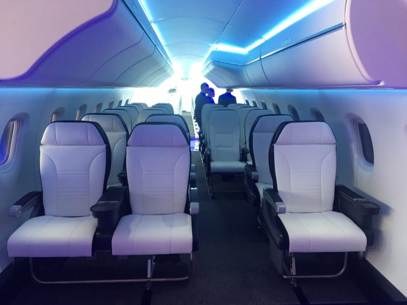 Bombardier crj1000 салон