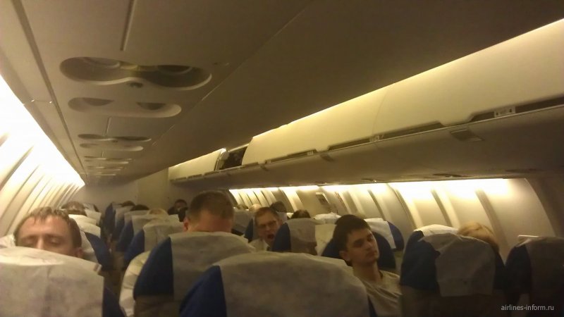 CRJ 200 UVT Aero салон