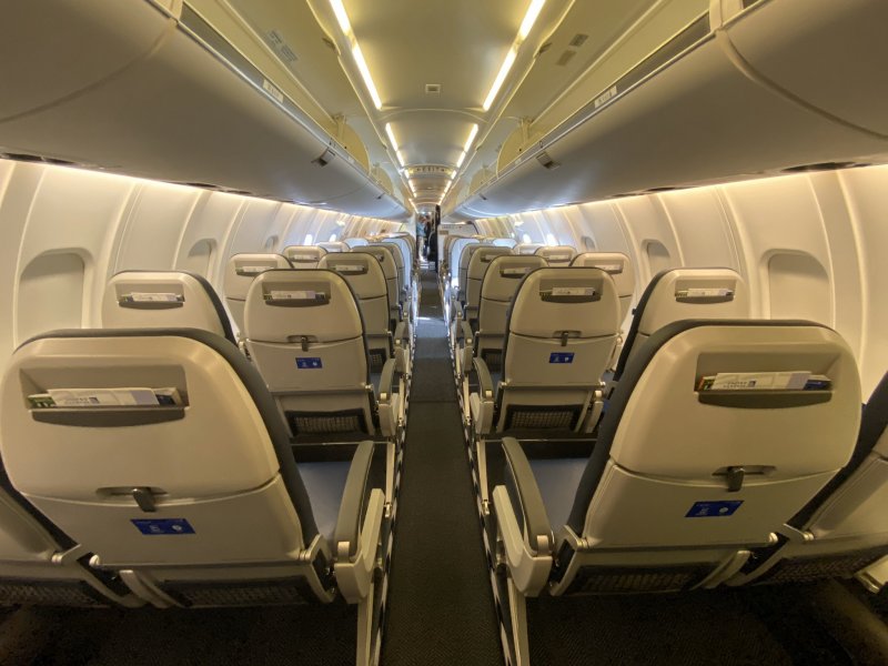 Бомбардье CRJ-100/200 салон