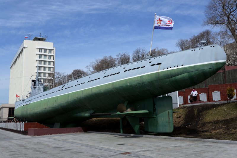 Владивосток подводная лодка на набережной