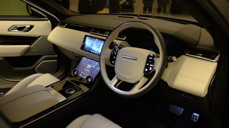 Range Rover Velar 2018 салон
