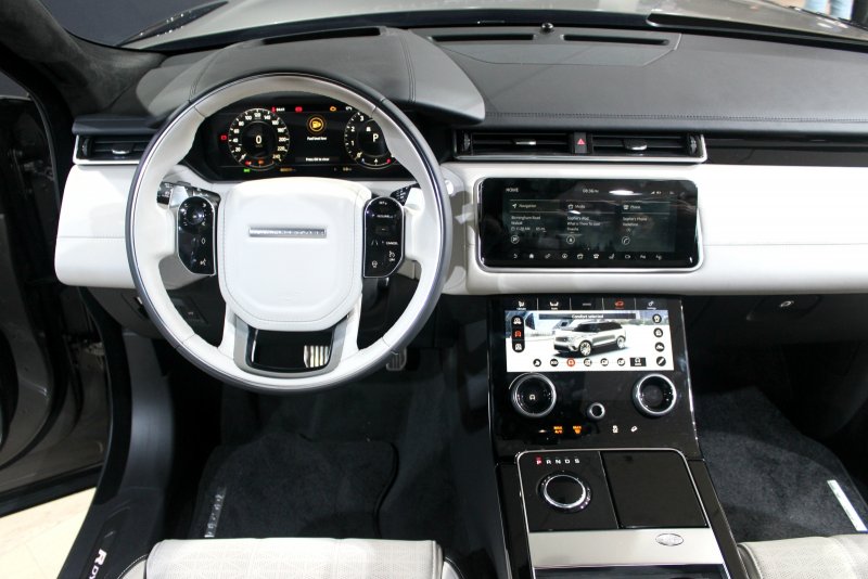 Range Rover Velar салон