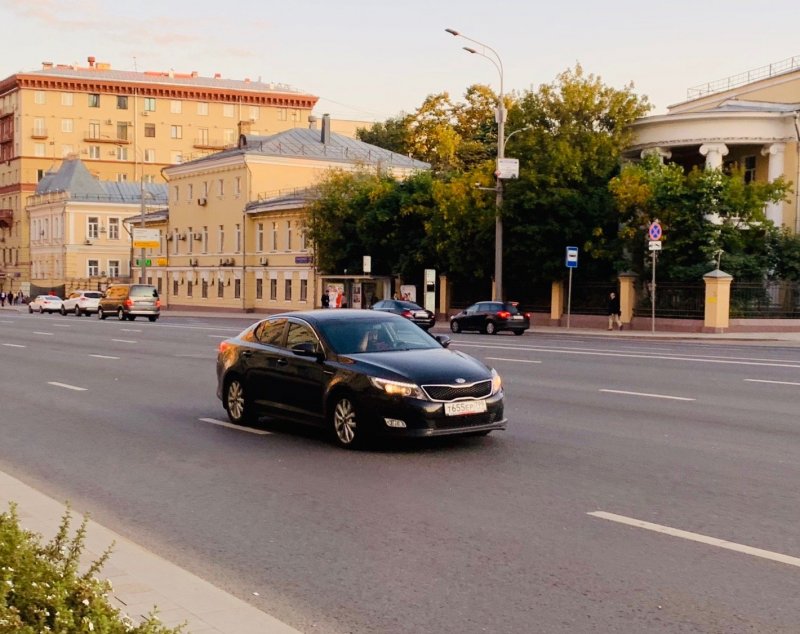 Lada Raven