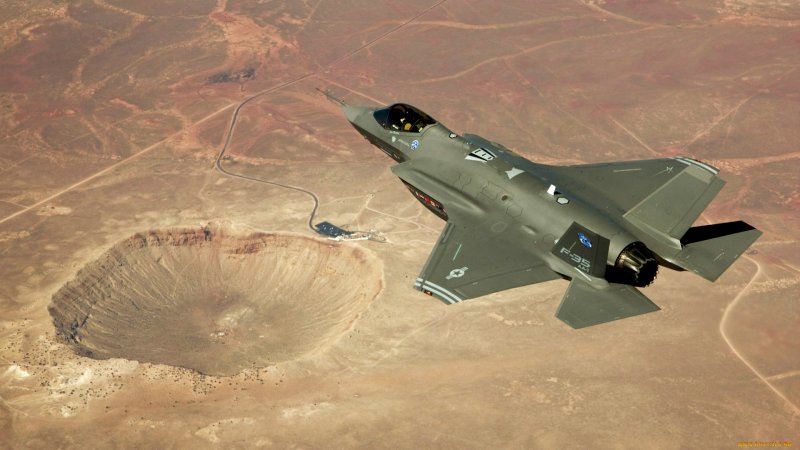 Американский истребитель бомбардировщик f -35