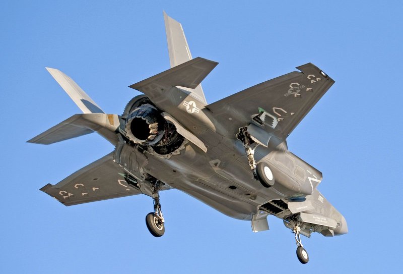 F-35 Lightning II вертикальный взлет