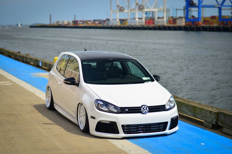 Volkswagen Golf GTI белый