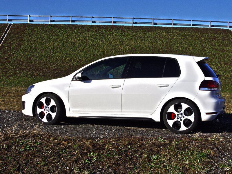 Volkswagen Golf 6 GTI белый