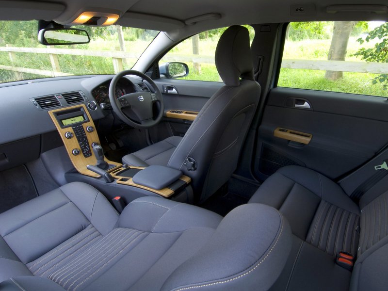 Volvo v40 салон material