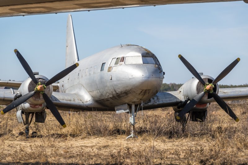 Самолет ил-12т