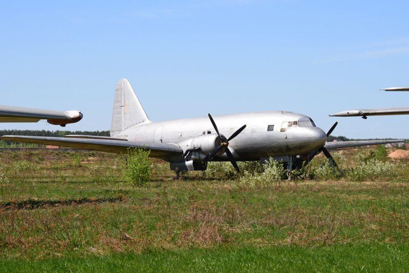 Самолет ил-12т