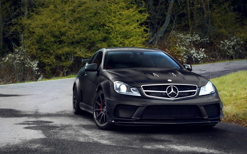 Мерседес-Бенц AMG 63 черный