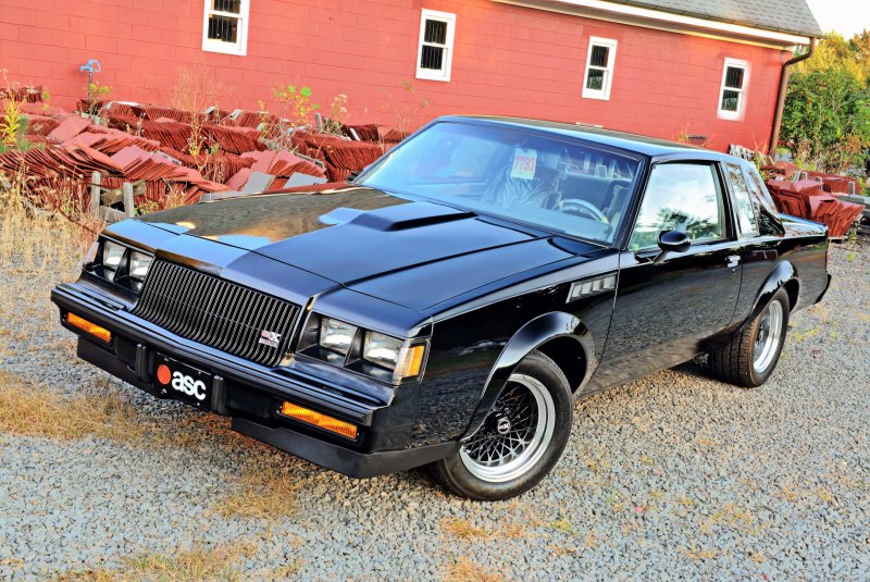 Машина Buick GNX