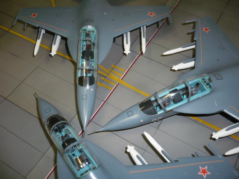 Yak 130 авиамодель