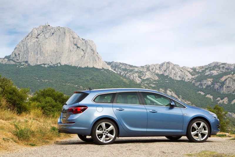 Опель Астра Sports Tourer 2011