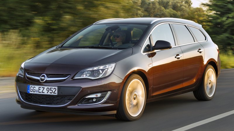 Opel Astra Sports Tourer 2012