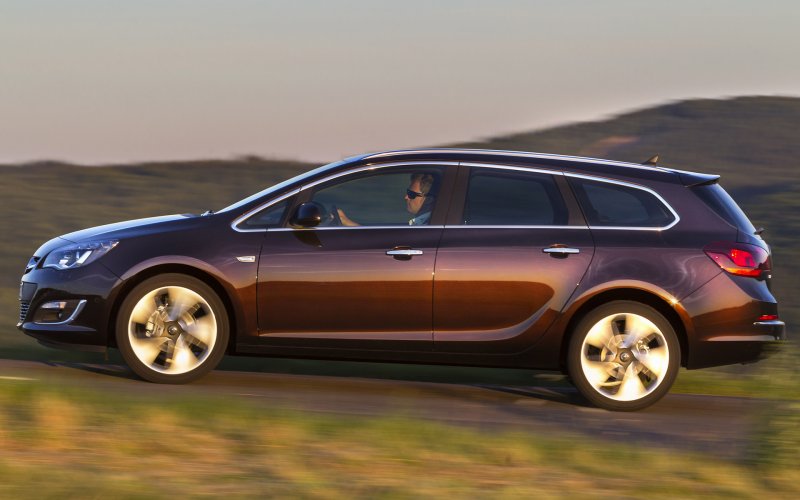 Opel Astra Sports Tourer 2012 универсал