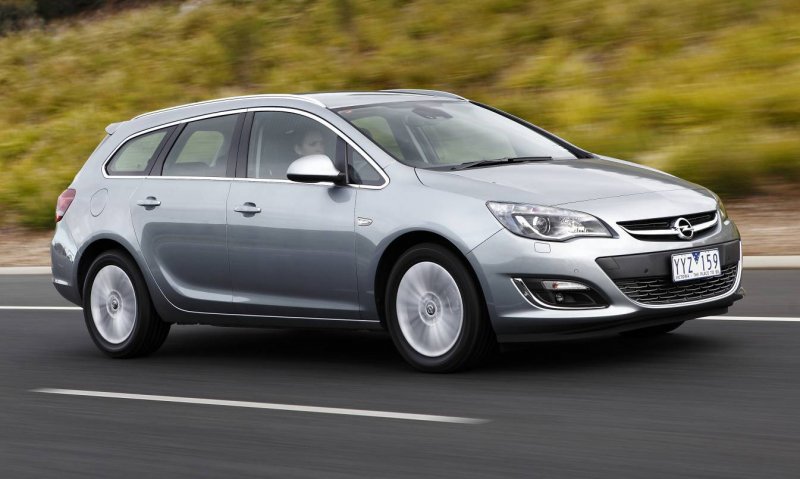 Opel Astra Sports Tourer 2013