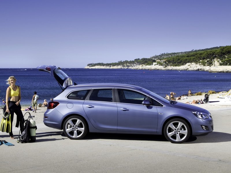 Опель Астра Sports Tourer 2012