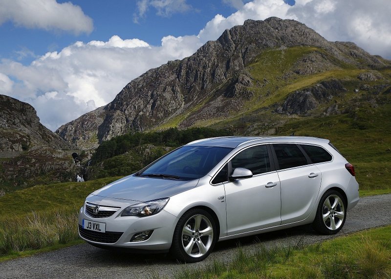 Опель Астра Sports Tourer 2011