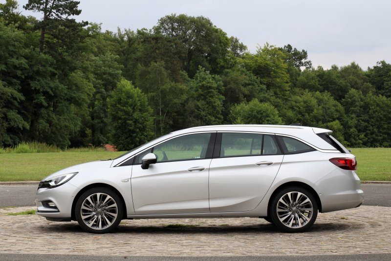 Опель Астра Sports Tourer