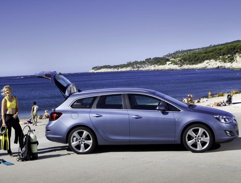Opel Astra Sports Tourer 2013