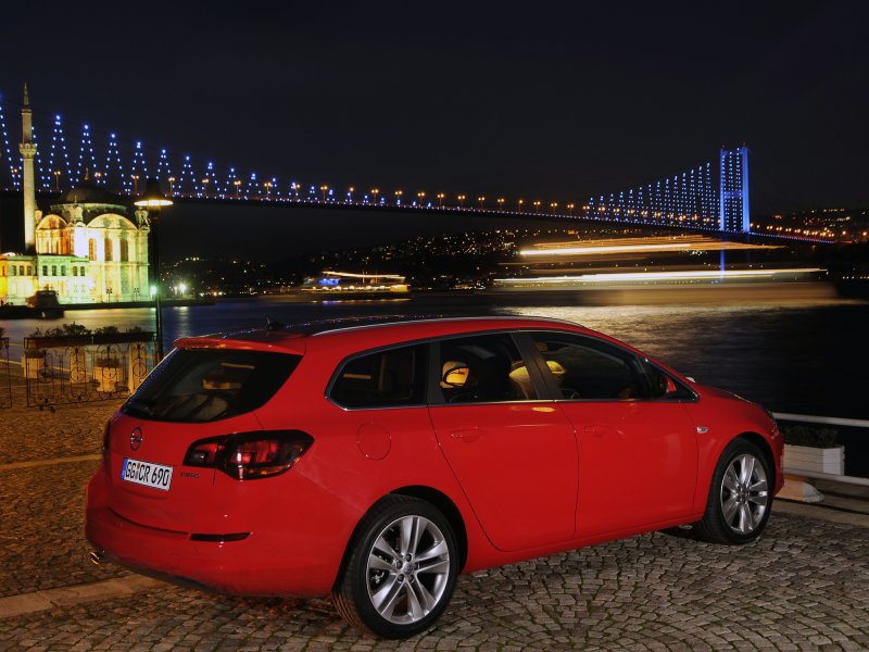 Опель Астра Sports Tourer