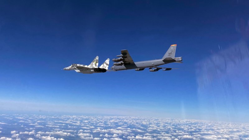 Стратегические бомбардировщики ВВС США B-52 Stratofortress