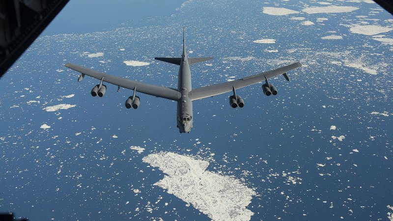 B 52 бомбардировщик