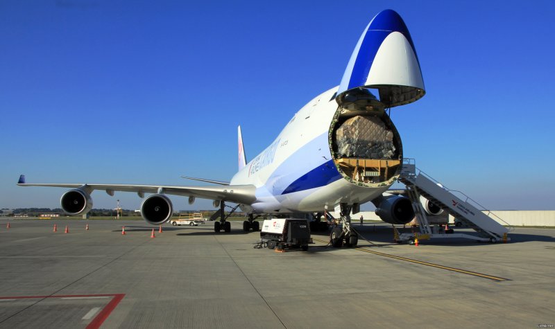 Грузовой самолет Боинг 747