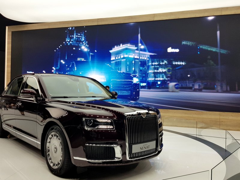 Россия поставила несколько автомобилей Aurus в Бахрейн и Азербайджан