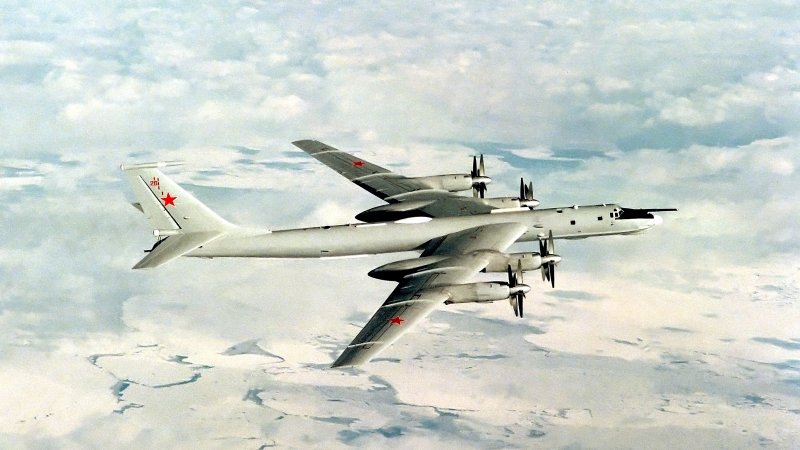 Советский стратегический бомбардировщик ту-95
