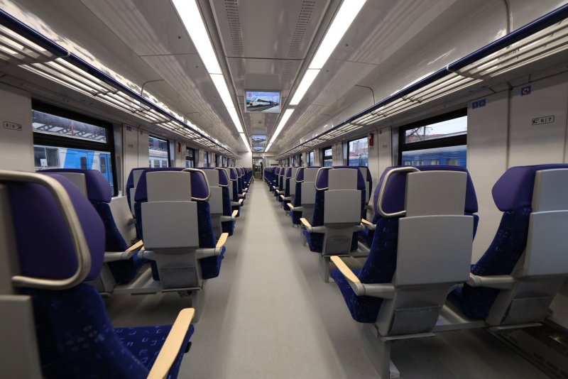 Поезд 807 808