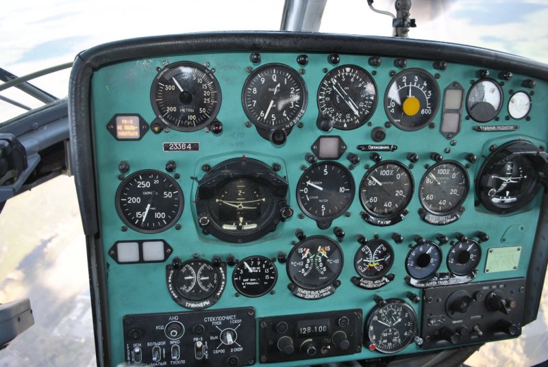 Приборная панель вертолета ми-2