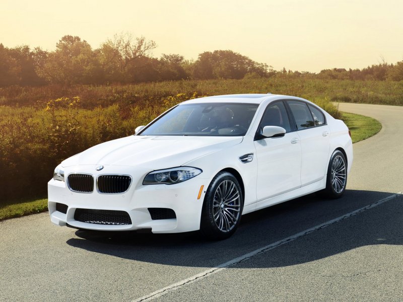BMW m5 f10 белая