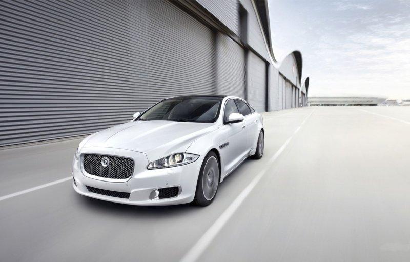 Ягуар XJ серебристый